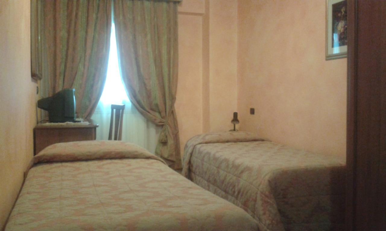 Hotel Cristallo Cerreto Laghi Exteriör bild