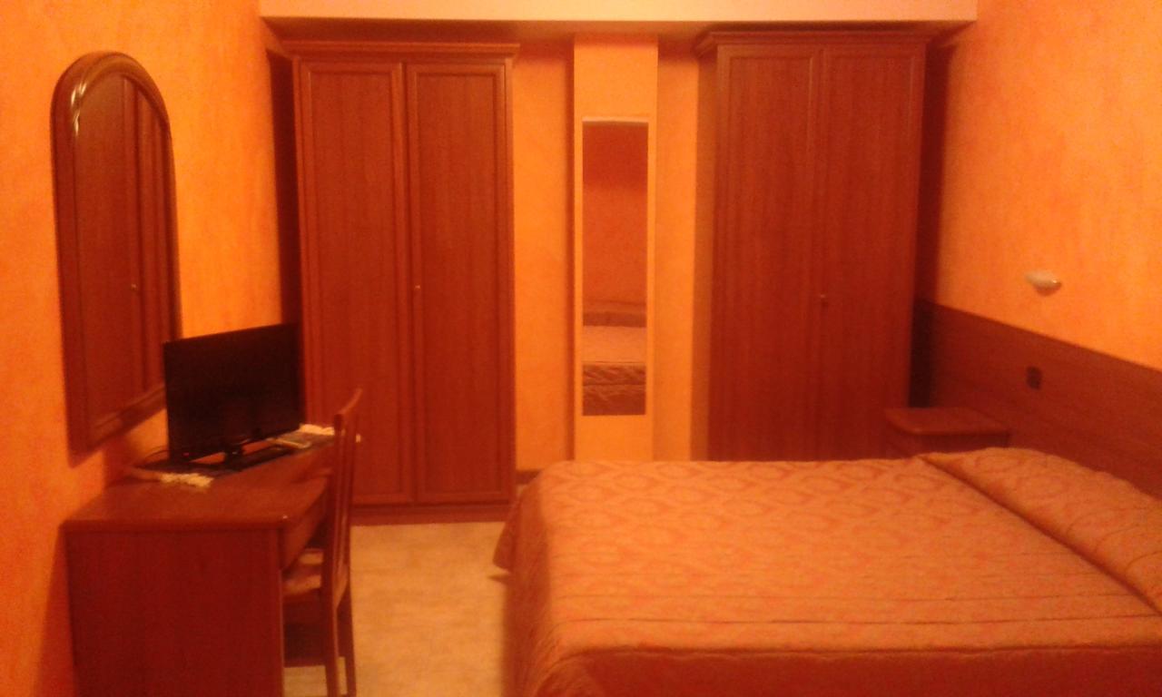 Hotel Cristallo Cerreto Laghi Rum bild