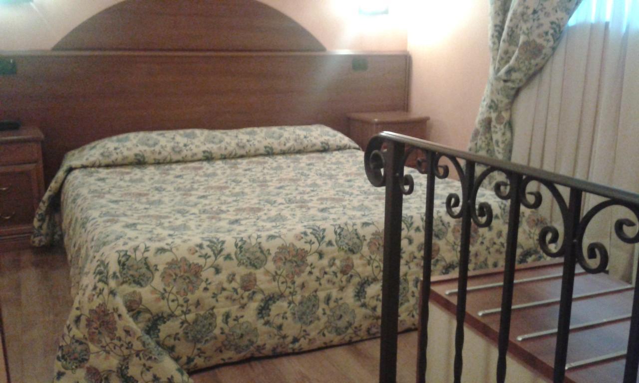 Hotel Cristallo Cerreto Laghi Rum bild