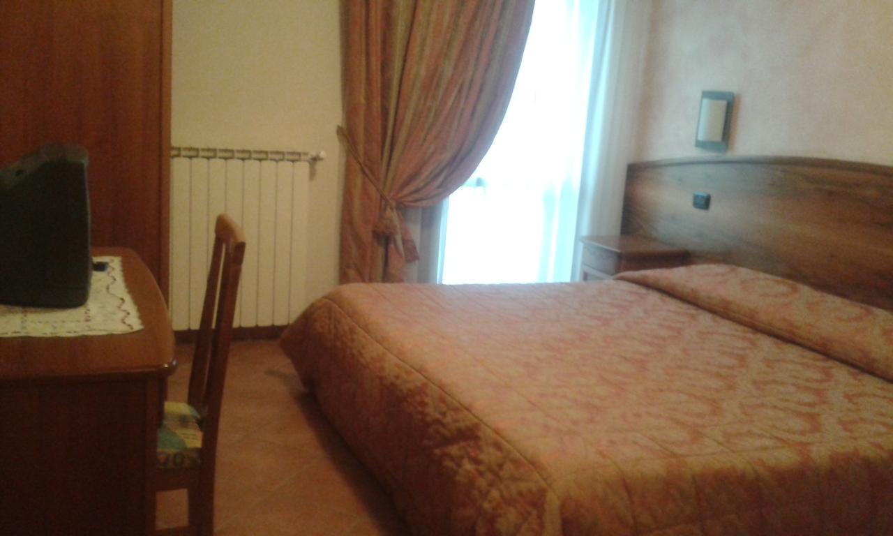 Hotel Cristallo Cerreto Laghi Rum bild