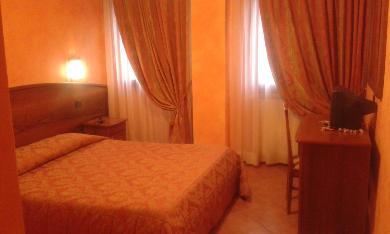 Hotel Cristallo Cerreto Laghi Rum bild